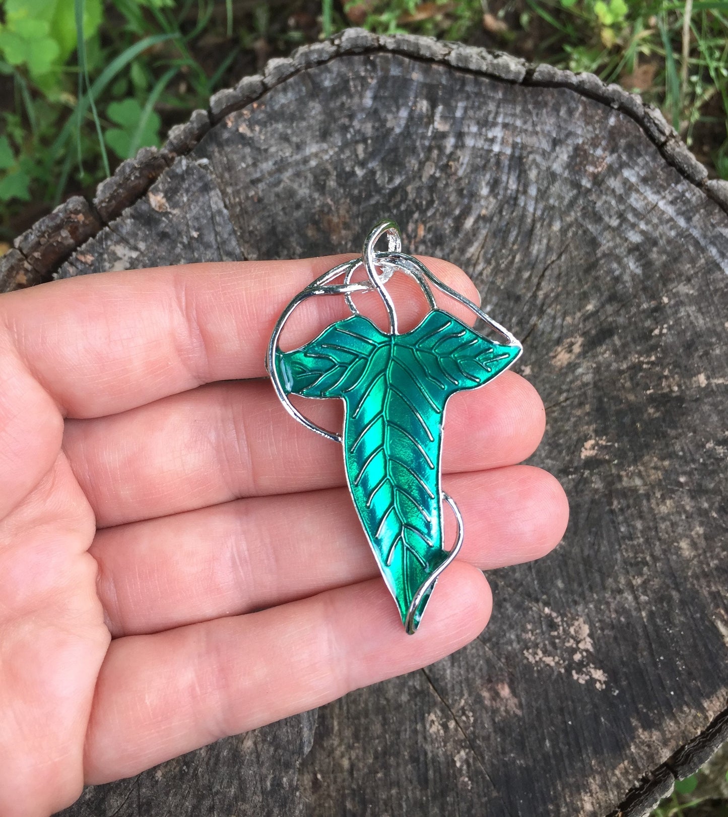 LOTR Green Leaf of Lorien Elven Brooch, Fellowship of the Ring Pin, Gifts for Readers, Bookish Jewelry